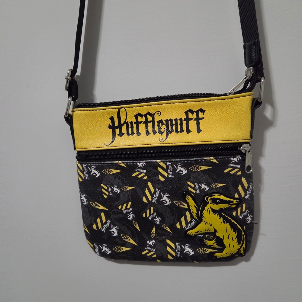 Harry Potter Hufflepuff Crossbody Bag Yellow Black Badger Faux Leather Messenger